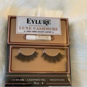 Cosmetic London eyelure eyelashes !! 😍